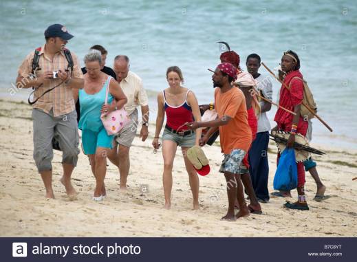 tourists-being-harassed-by-local-men-on-a-beach-in-mombassa-kenya-B7C8YT